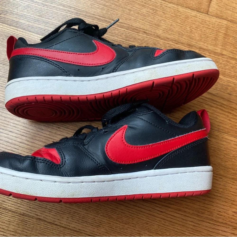 Size 4y Boys Girls -Air jordan 1 low Nike black/gym red Sneaker Basketball Dunk